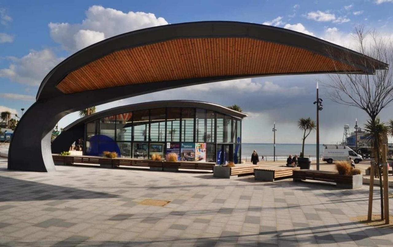 Flat-C, 4 Adults, 20 Mins To Beach, Netflix, Wifi, Sleeps 4 Adults Bournemouth Zewnętrze zdjęcie