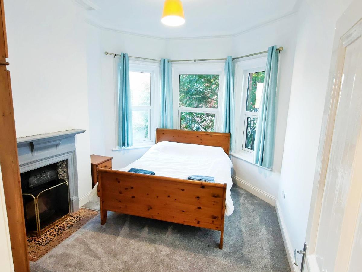 Flat-C, 4 Adults, 20 Mins To Beach, Netflix, Wifi, Sleeps 4 Adults Bournemouth Zewnętrze zdjęcie
